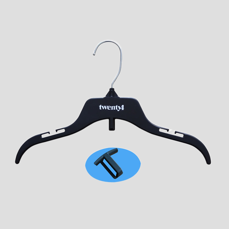 484CG 17″  PLASTIC GARMENT HANGERS WITH TURNABLE METAL HOOK AND NOTCHES